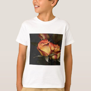 Camiseta Rosas laranja, vermelha e amarela
