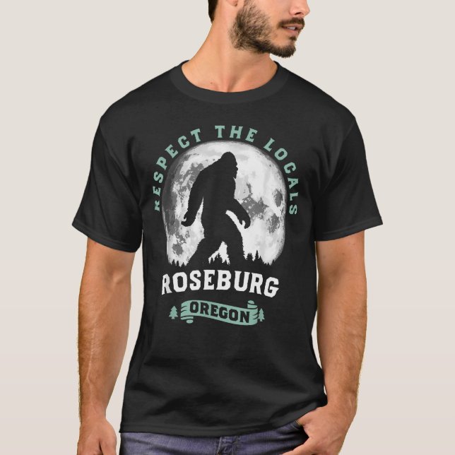 Camiseta Roseburg Oregon Respeite os Locais Sasquatch Lua (Frente)