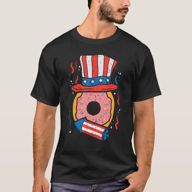 Camiseta Rosquinha Nos Flag Hat Firecracker 4 De Julho Comi (Frente)