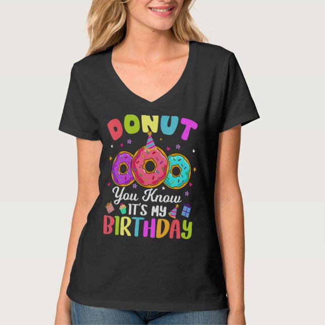 Camiseta Rosquinha Você Conhece Minha Garota De Aniversário (Frente)