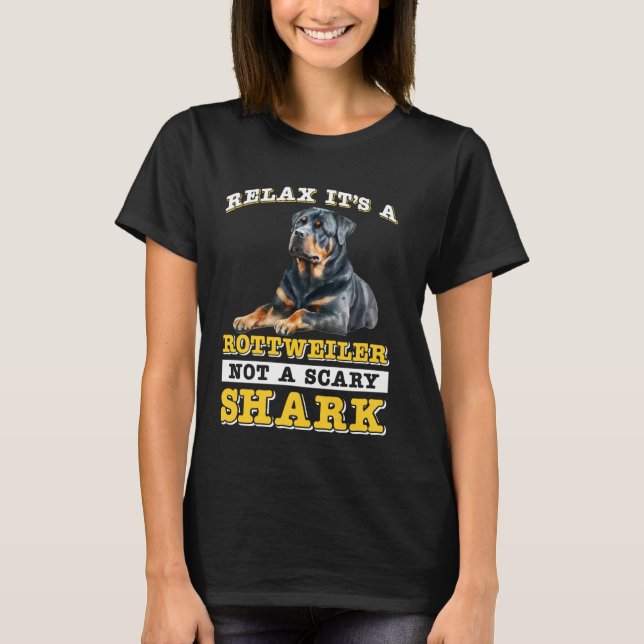 Camiseta Rottie RELAX É UM ROTTWEILER NÃO UM TUBARÃO ESCURO (Frente)