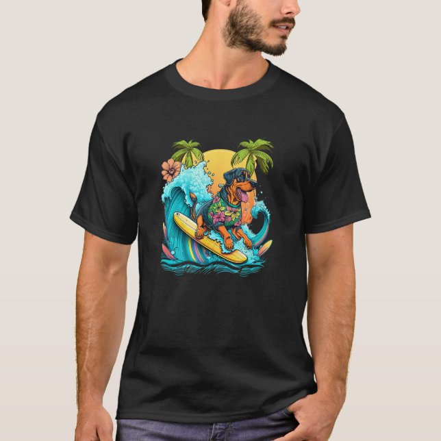 Camiseta Rottweile Dogpng Surfing with Pineapple Pattern (Frente)