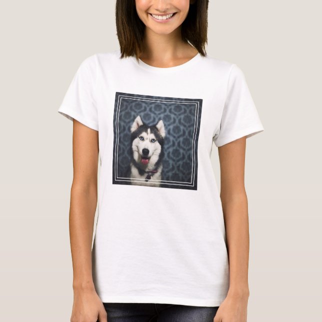Camiseta Rouco com um fundo escuro (Frente)