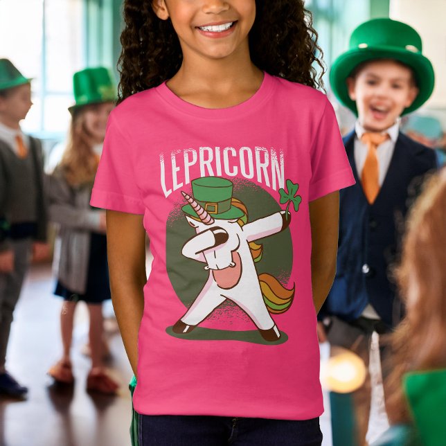Camiseta Rua Bonita do Unicórnio Leprechaun. Dia de Patrick (Criador carregado)