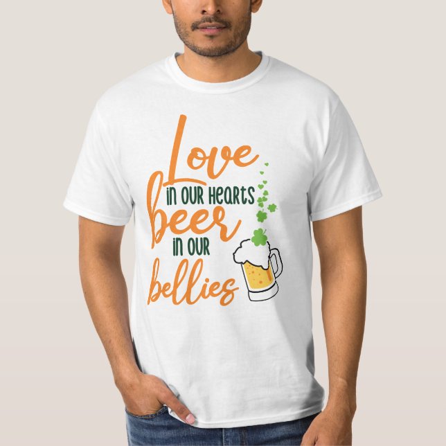 Camiseta Rua de Amar e Cerveja. Diversão do Dia de Patrick- (Frente)