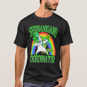 Camiseta Rua de Unicórnio Coordenador de Shenanigans. Dia d