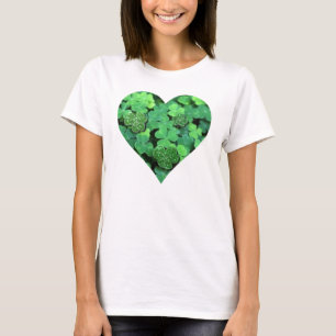 Camiseta Rua. Dia das Patetas, shamrock verde, corações irl