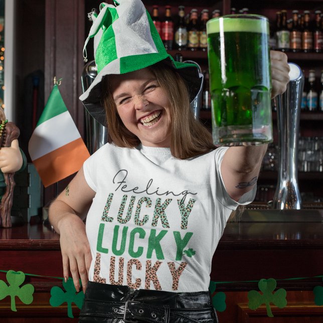 Camiseta Rua. Dia de Patrick, Shamrock Verde Vine Irish Par (Criador carregado)