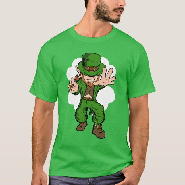 Camiseta Rua do jogador de dardos Leprechaun. (Frente)