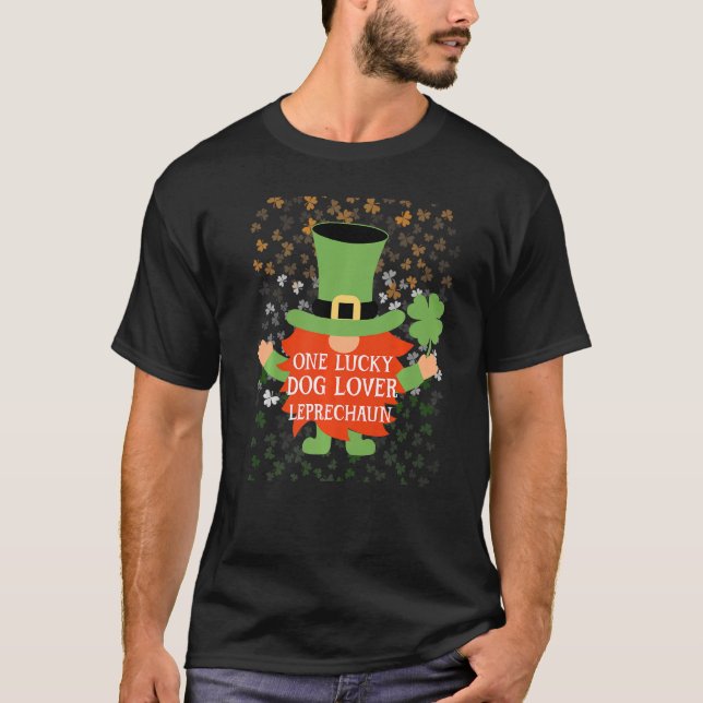 Camiseta Rua Engraçada Patrick S Day Lucky Gnome Family Mat (Frente)