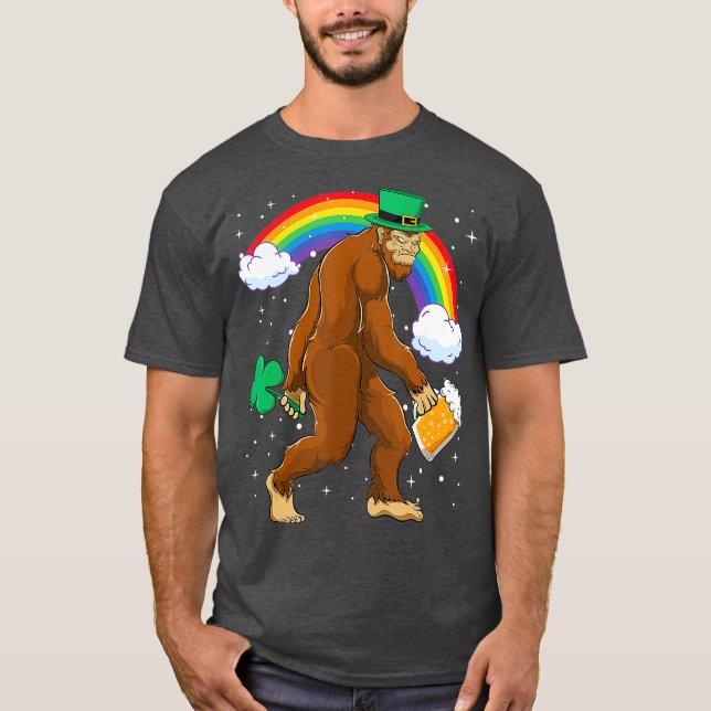 Camiseta Rua Patrick Bigfoot Rainbow Lucky Funny Bebendo (Frente)