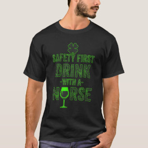 Camiseta Rua Patrick S Day Beer Safety First Beer Com Uma