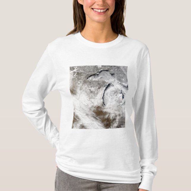 Camiseta Ruas em nuvem sobre o Lago Superior e o Lago Michi (Frente)