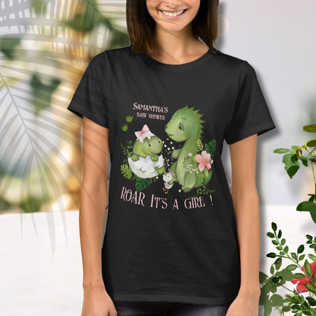 Camiseta Ruge É uma Menina! Chás de Bebê da Mamãe  (Roar It's a Girl! Baby Shower Mom's T-Shirt)