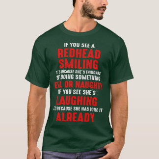 Camiseta Ruiva Sorrindo Fazendo Algo Mau ou Malvado Sh