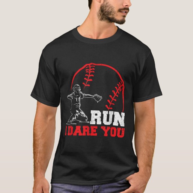 Camiseta Run I Dare You Funny Baseball Catcher Baseball Pla (Frente)