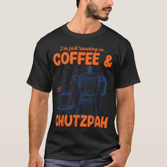 Camiseta Running On Coffee &amp; Chutzpah Retro Funny Jewis (Frente)