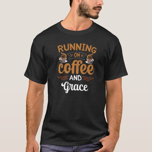 Camiseta Running On Coffee And Grace Caffeine Lover Premium (Frente)
