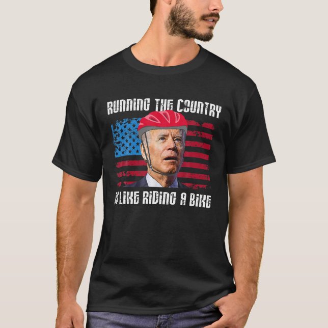 Camiseta Running The Coutry Is Like Riding A Bike Joe Biden (Frente)