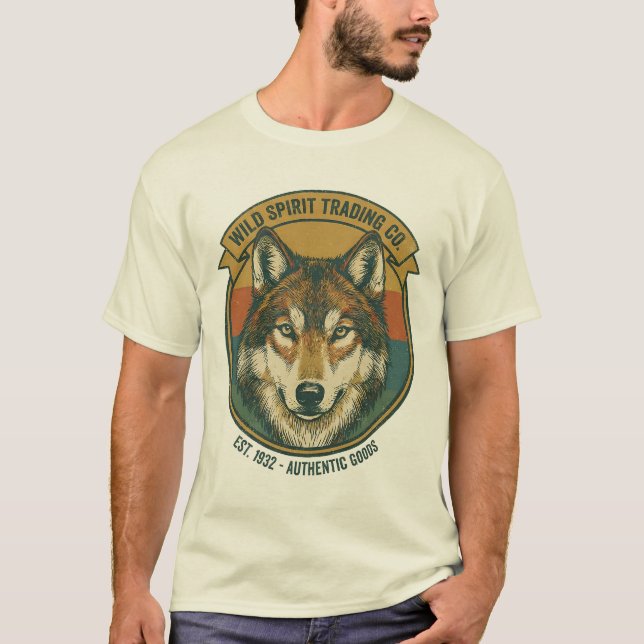Camiseta Rustic Wild Spirit Wolf Vintage Badge (Frente)