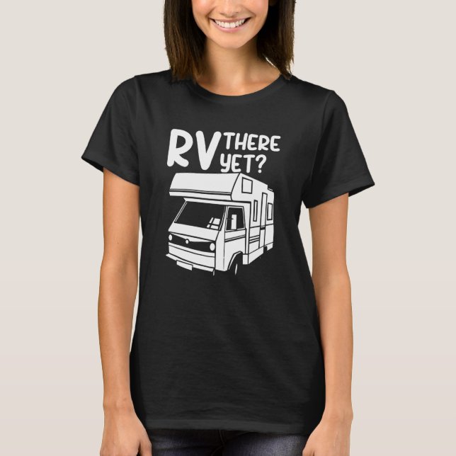 Camiseta RV There Yet Outdoor Nature Road Camping Trip (Frente)