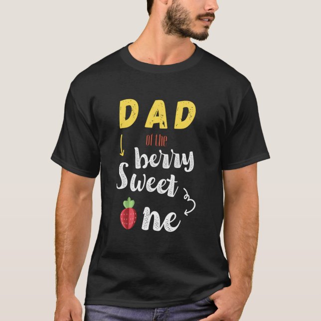 Camiseta S Dad Of The Berry Sweet One Strawberry First (Frente)