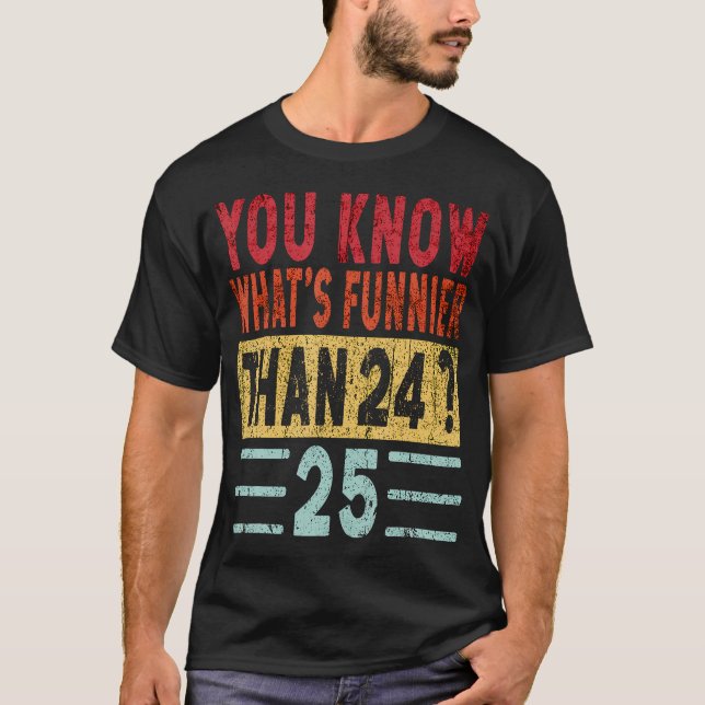 Camiseta Sabe O Que É Mais Engraçado Do Que 24 25 Engraçado (Frente)