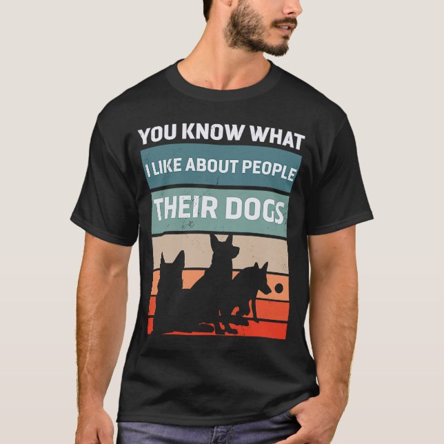 Camiseta Sabe O Que Eu Gosto Sobre As Pessoas Os Cachorros. (Frente)