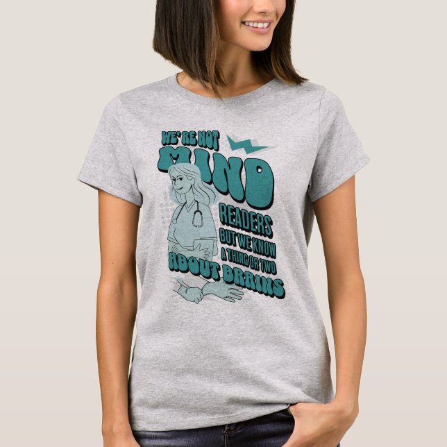 Camiseta Sabemos Uma Coisa Ou Dois Neurologias Enfermeiros  (Frente)