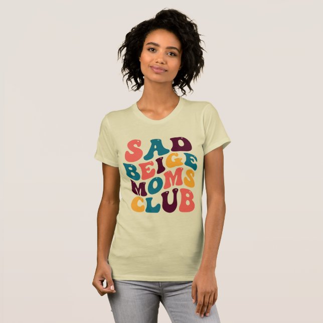 Camiseta Sad Beige Mães Club Groovy Retro Summer Vibes (Frente Completa)