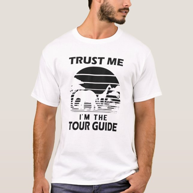 Camiseta Safari Tour Guide - Confie em mim Eu sou um guia t (Frente)
