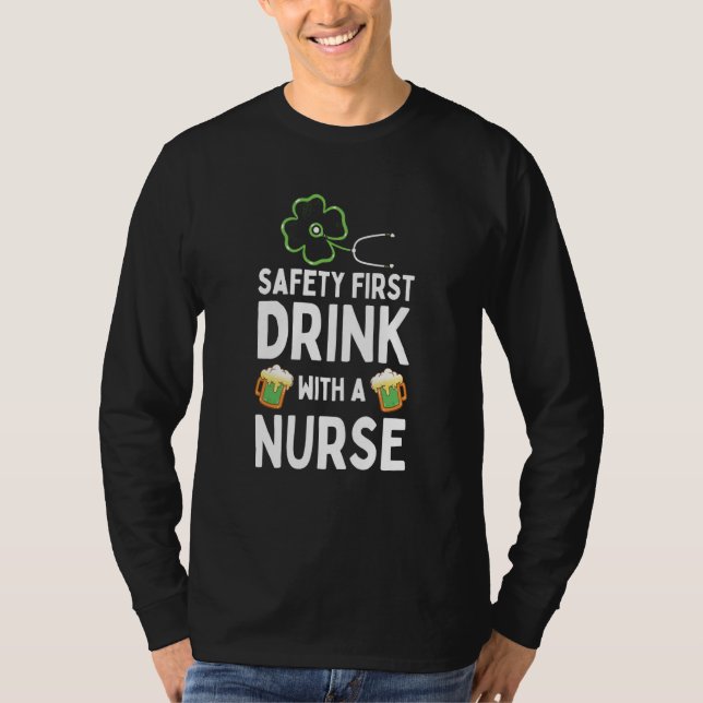 Camiseta Safety First Drink With A Nurse Beer St Patrick's  (Frente)