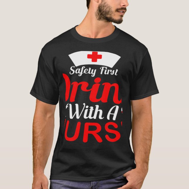 Camiseta Safety First Drink With A Nurse Nurse (Frente)