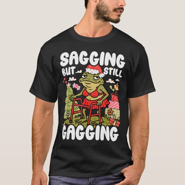 Camiseta Sagging But Still Gagging Frog Funny Cringe Meme C (Frente)