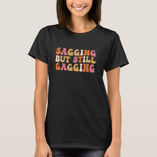 Camiseta Saging Mas Ainda Inapropriado Adul (Frente)