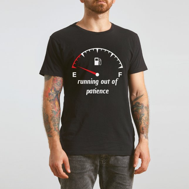 Camiseta Saída de T-Shirt Gage Gage Vazia da Paciência (Running Out Of Patience Black T-Shirt)