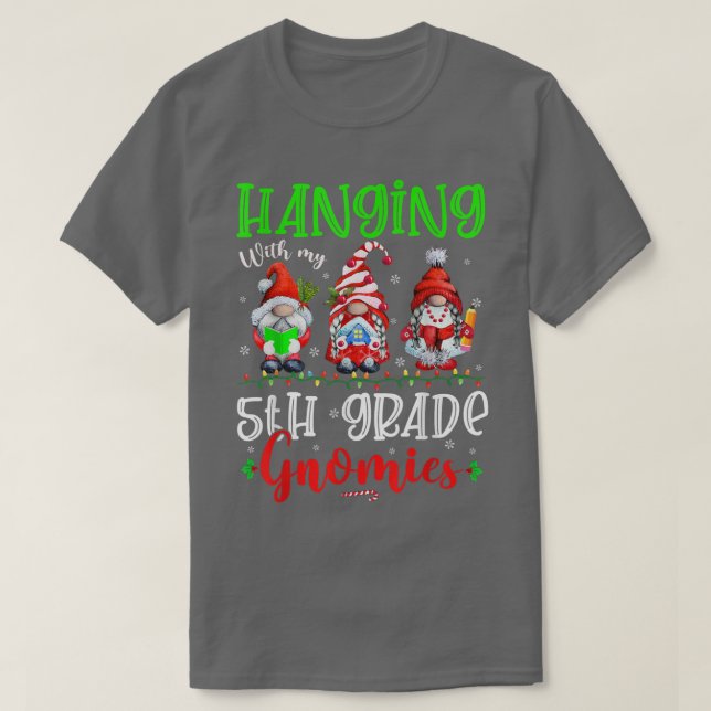 Camiseta Saindo Com Meus Gnomos Da Grau 5 (Frente do Design)
