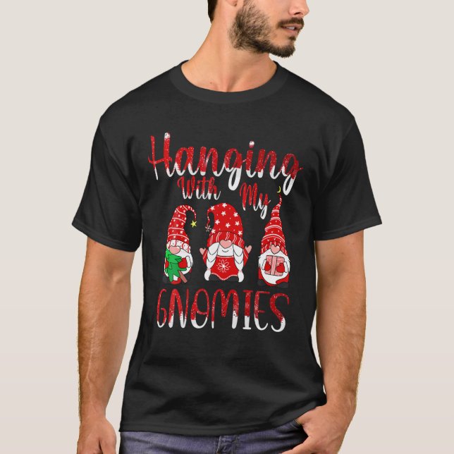 Camiseta Saindo Com Meus Gnomos Engraçado Gnomo Natal Xmas (Frente)