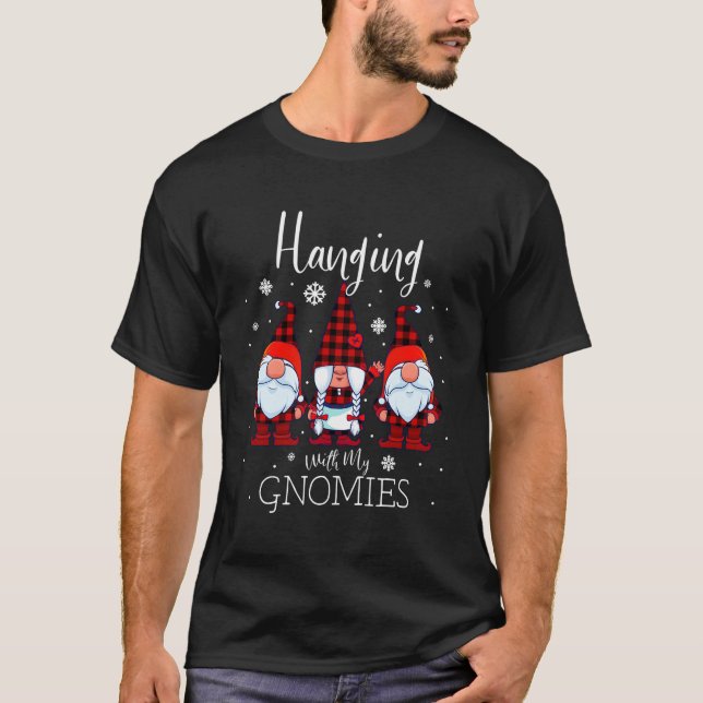 Camiseta Saindo Com Meus Gnomos Xadrez de Natal Buffalo Ga (Frente)