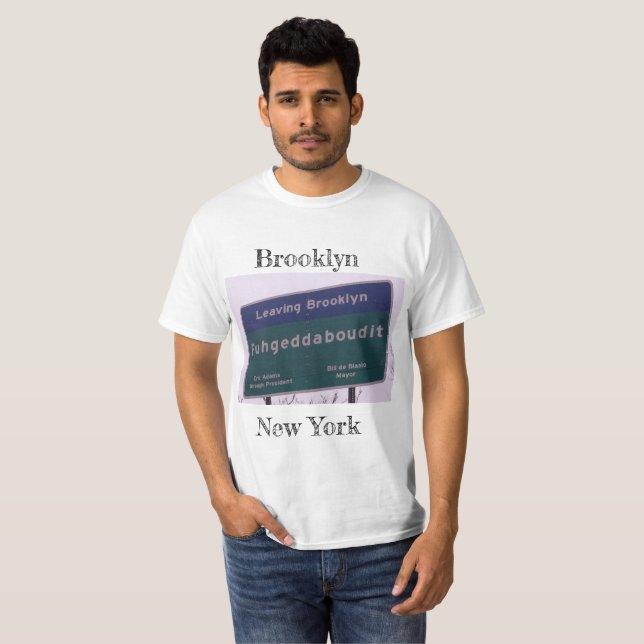 Camiseta Saindo de Brooklyn New York Fuhgeddaboudit (Frente Completa)