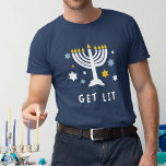Camiseta Sair | Engraçado Hanukkah<br><div class="desc">Se a menorah não é a única coisa a ficar acesa este ano, ofereça esta camiseta hilária Hanukkah a qualquer um que tenda a se sobrepor durante aquelas 8 noites malucas. Design apresenta uma ilustração iluminada com Menorah, rodeada de estrelas, com "ficar iluminado" por baixo em letras brancas.</div>
