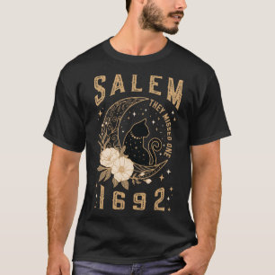 Camiseta Salem 1692 Eles Perderam Um Jato De Bruxa Negra