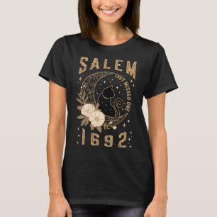 Camiseta Salem 1692 Eles Perderam Um Jato De Bruxa Negra