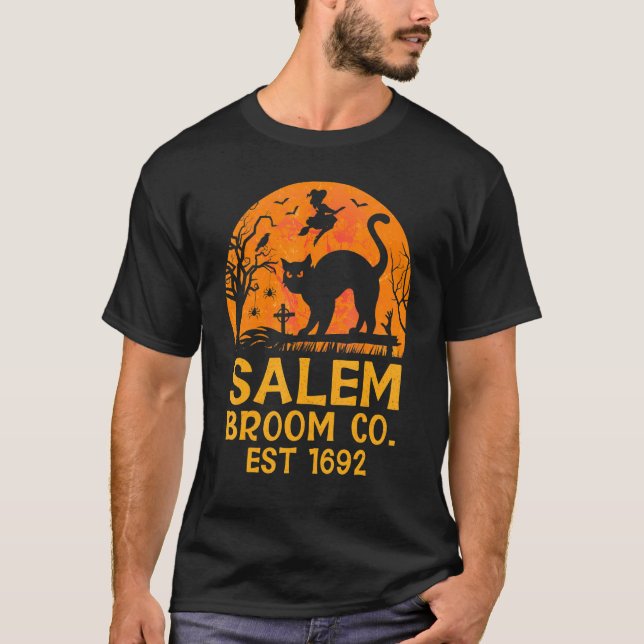 Camiseta Salem Broom Co Bruxa Negra Gato Halloween (Frente)