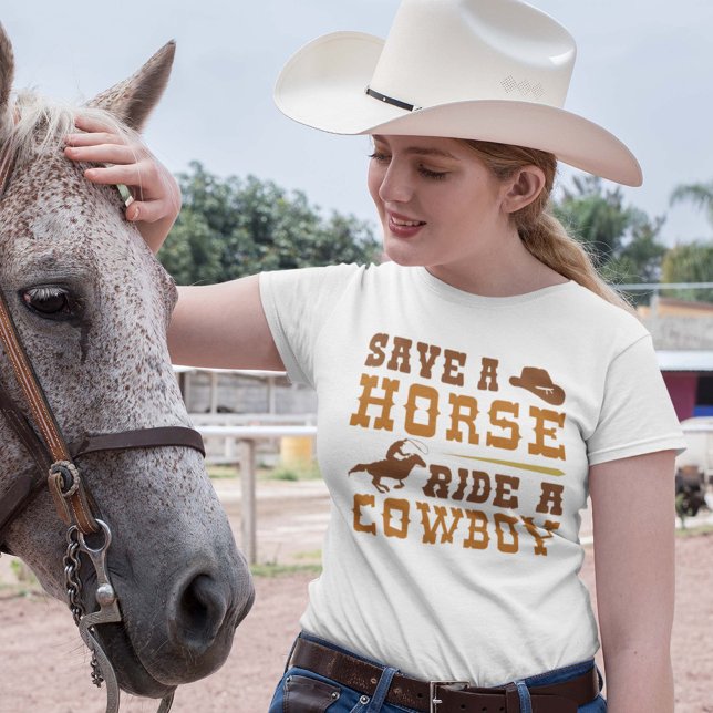 Camiseta Salve Um Cavalo Andando Um Cowboy (Criador carregado)