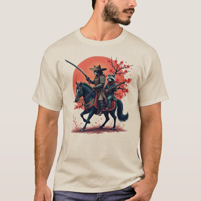 Camiseta Samurai Cowboy Cat e Raccoon pilotando um cavalo (Frente)
