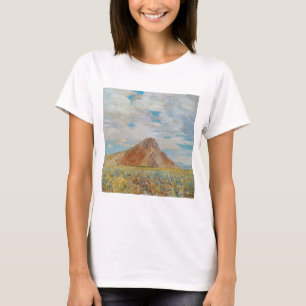 Camiseta Sand Springs Butte por Childe Hassam, Arte Antigo