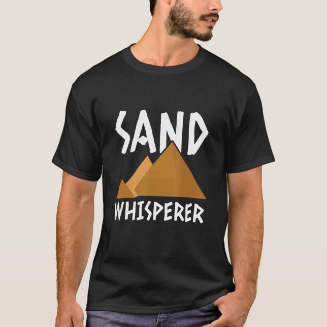 Camiseta Sand Whisperer Para Um Arqueólogo No Egito (Frente)
