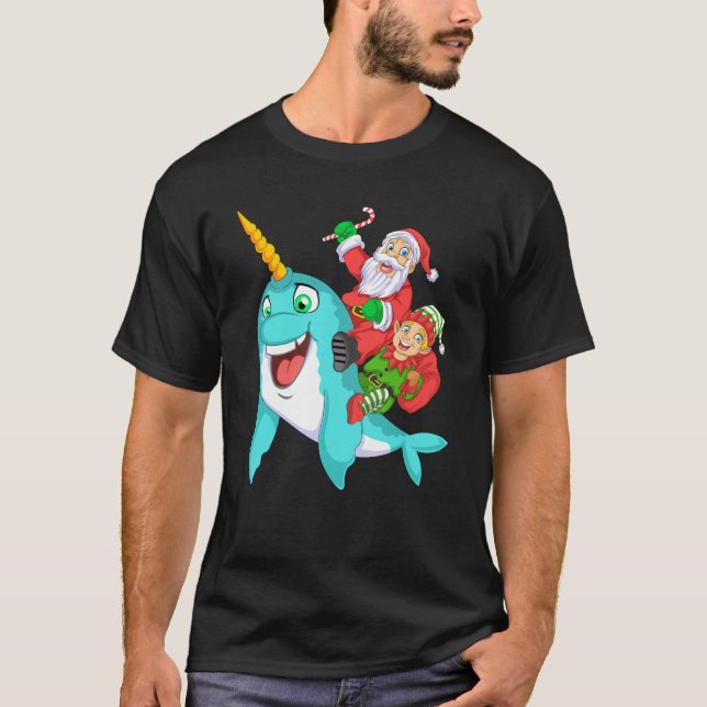 Camiseta santa and elf riding narwhal (Frente)