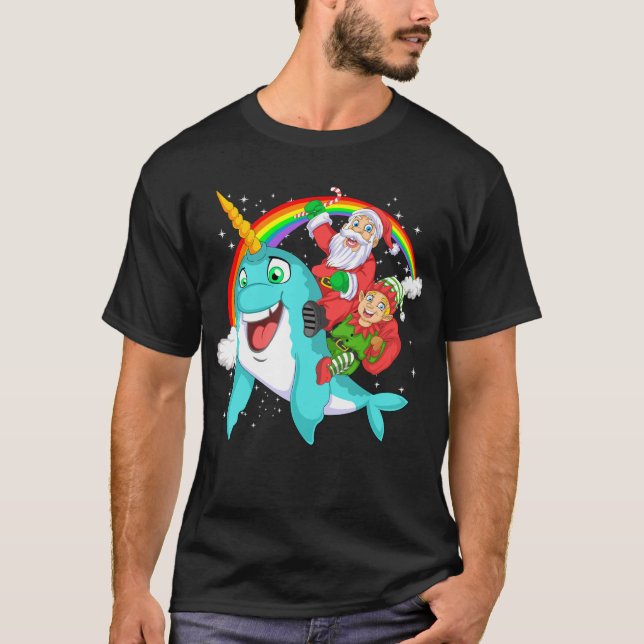 Camiseta santa and elf riding narwhal (Frente)